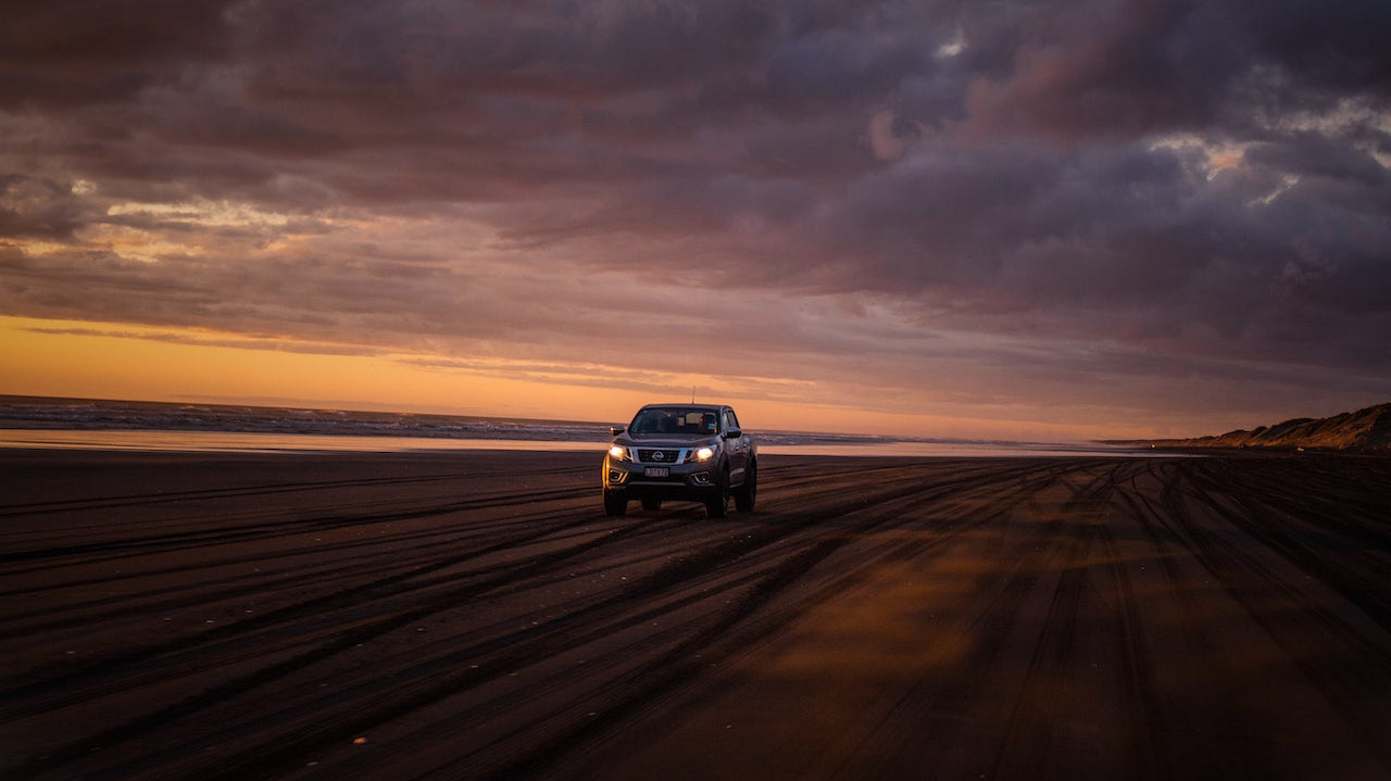 The benefits of using a polarizing filter | Car in the beach