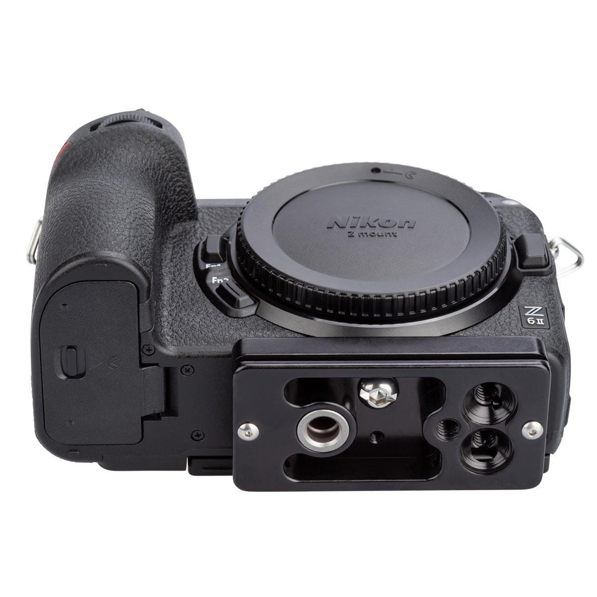 1/4-20 Thread and SS2  or QD Strap Port
