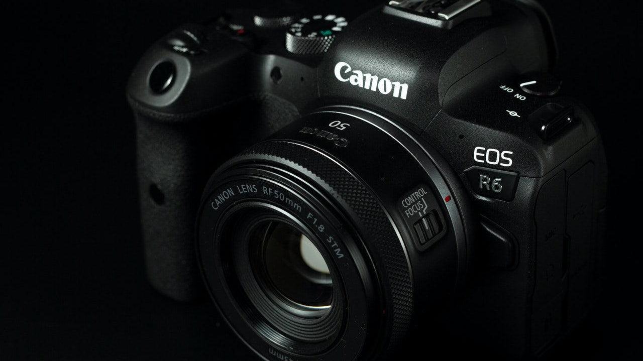 Canon EOS R7 rumored to arrive later this year