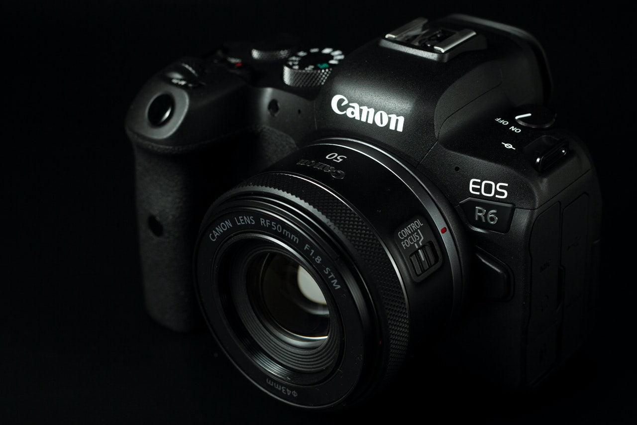 Canon EOS R7 rumored to arrive later this year