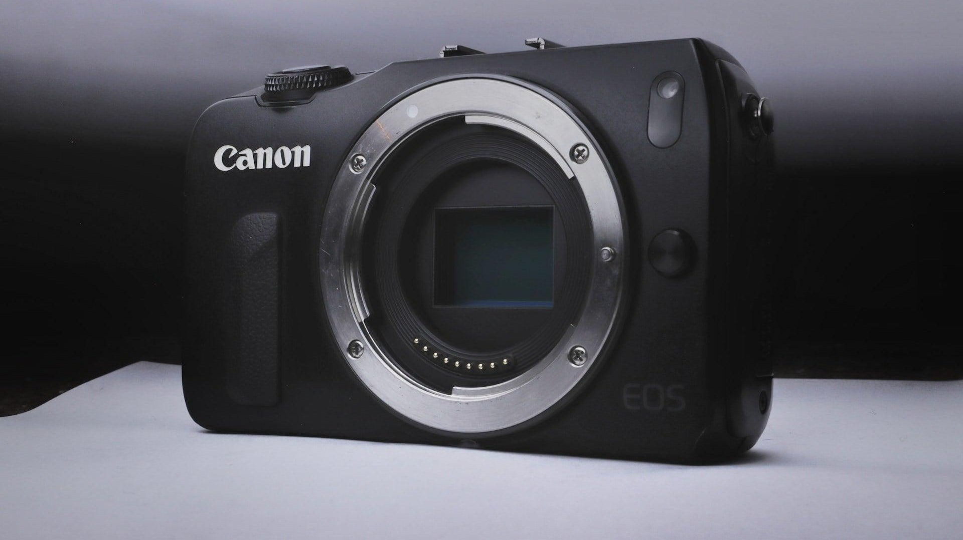 Canon might release an affordable APS-C mirrorless soon